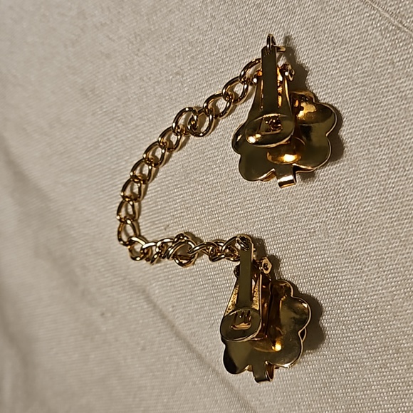 Vintage Mid-Century Gold-tone Flower w/Crystals Sweater Clip - Picture 4 of 6